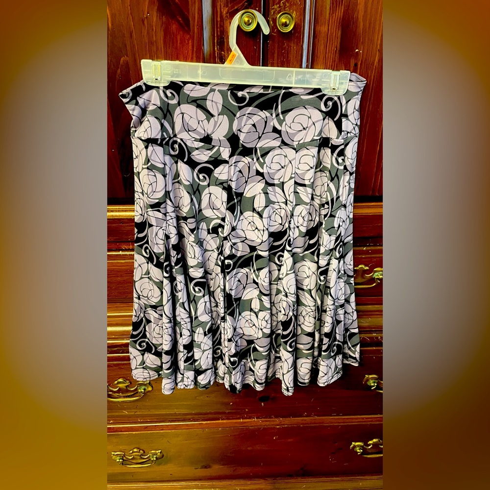 Apt. 9 Black and mauve Skirt
Knee-Length
Full swing skirt